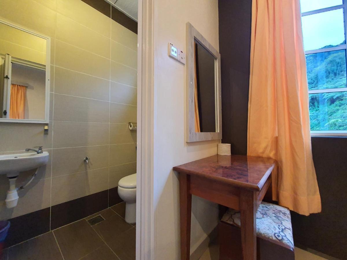 Fathers Guesthouse Bungalow Cameron Highlands Bagian luar foto